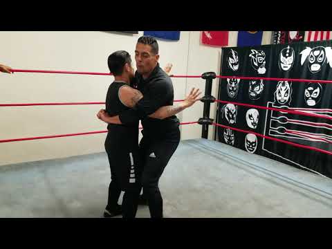 Come fare il ventre contro ventre suplex