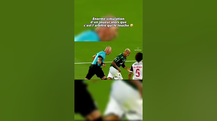 Énorme simulation d’un joueur alors que c’est l’arbitre qui le touche #arbitre #simulation #foot