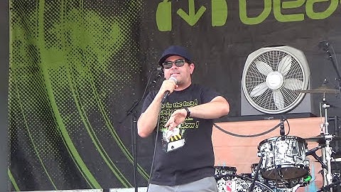MC Chris - Where The Ghosts At? (Live @ Warped Tour 