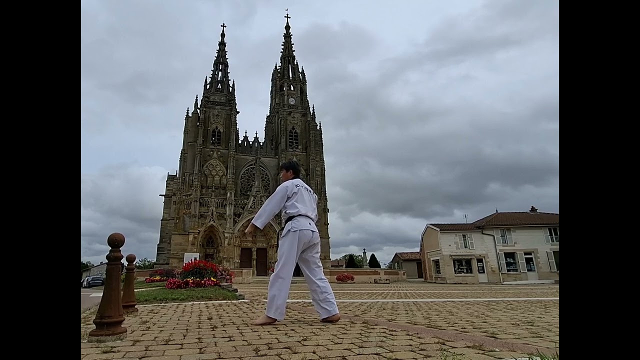 Guarda POOMSAE EXPEDITION 040. Taegeuk 3 Jang. Basilique Notre-Dame de L'Épine, France. #poomsae #taekwondo su YouTube Guarda POOMSAE EXPEDITION 040. Taegeuk 3 Jang. Basilique Notre-Dame de L'Épine, France. #poomsae #taekwondo su YouTube
