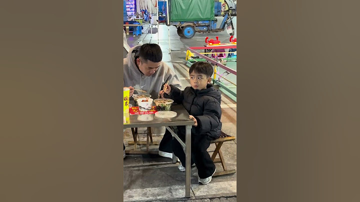 当父子俩背着妈妈出来偷吃夜宵时#爸爸带娃 #宝爸带娃的正确方式 #宝爸带孩子 #小星辰 #冬天带娃chill一点