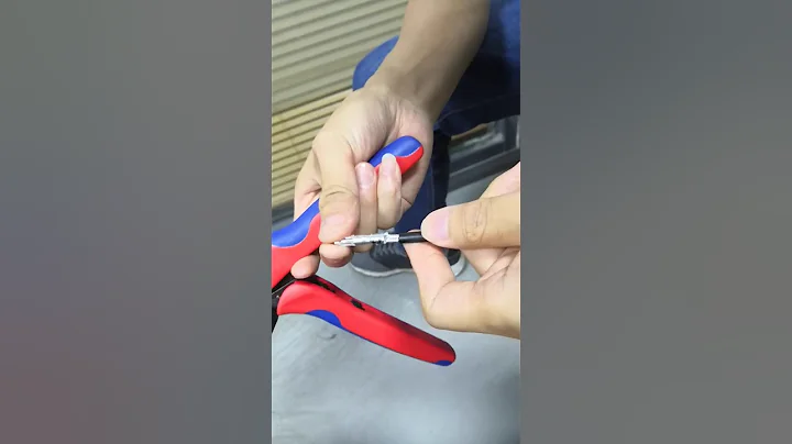 Good Crimping tool of crimping the copper terminals to 4mm2 solar PV cable