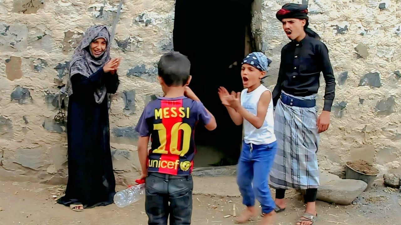 لما يتعصبوا عليك أسرة كاملة وانت بقميص ميسي 😱 | أبو صالح الحلقة 8