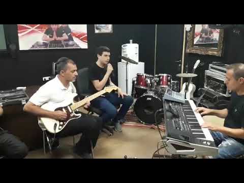 רועי הרוש קאבר אין מדינה לאהבה 