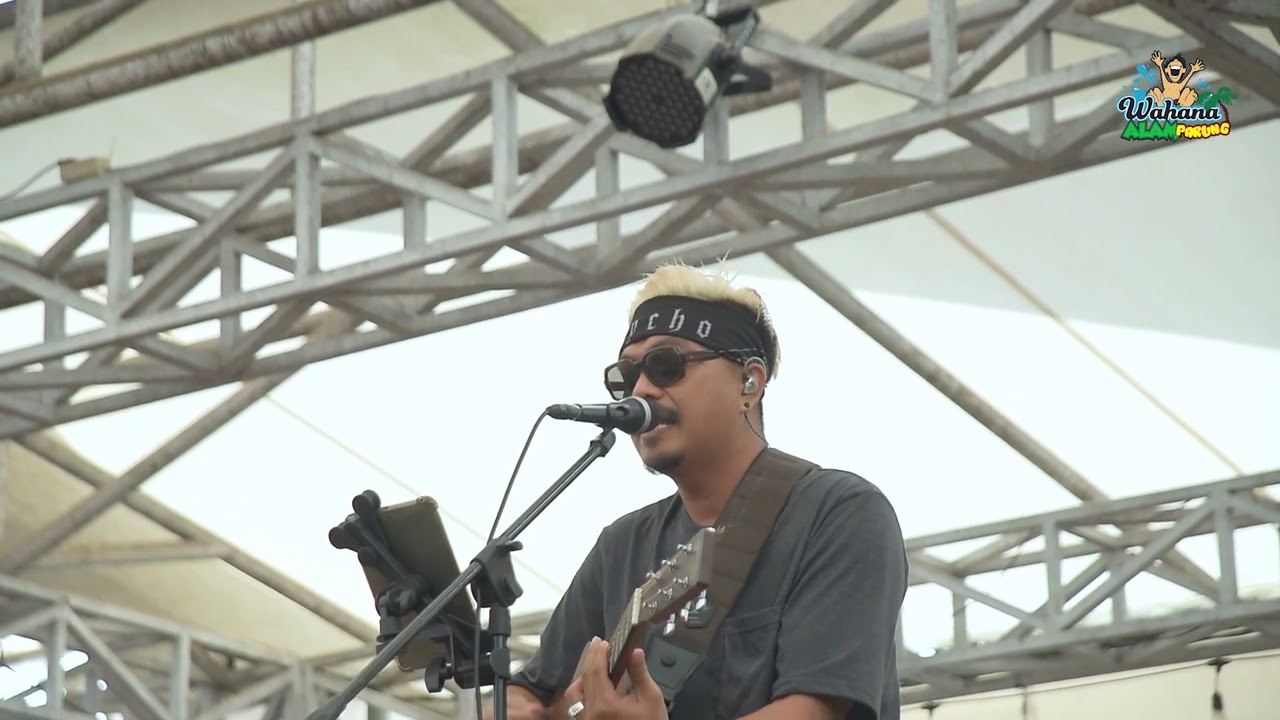 3 PEMUDA BERBAHAYA - COVER DAUN PUSPA