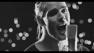 Miniatura del video "I SEE STARS - Light In The Cave - Acoustic (Official Music Video)"