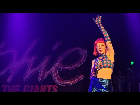 Sophie And The Giants - Intro In The Dark Live Milano 4K