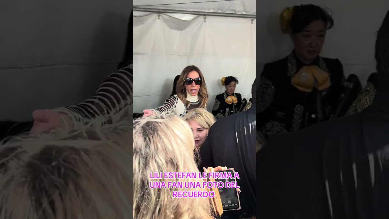 LILI ESTEFAN FIRMA FOTO DEL RECUERDO A UNA FAN 