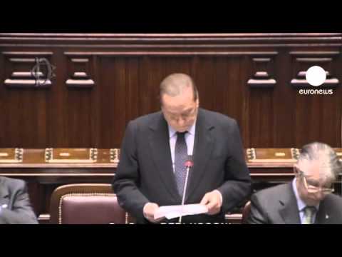 Italie: Silvio Berlusconi brandit une "majorit for...