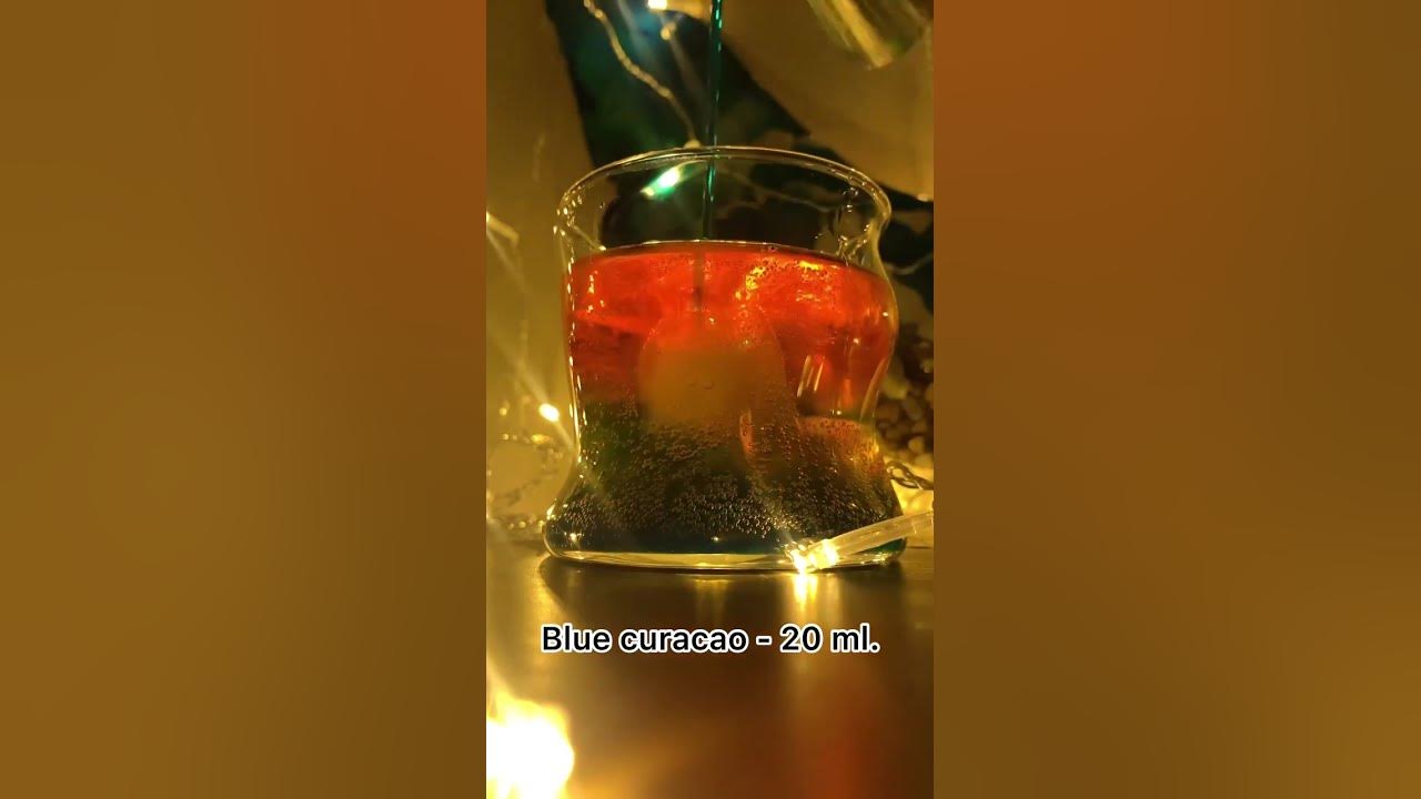 Красивый цветной коктейль "Aquamarine" /Коктейль с Блю Кюрасао - YouTube