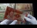 Красный старый альбом с банкнотами