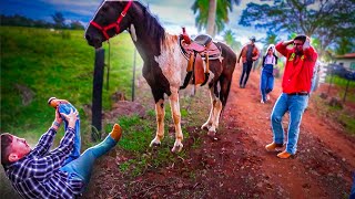 🚨 ACIDENTE - CAÍ DO CAVALO 🐴 DO LÉO E QUEBREI A PERNA