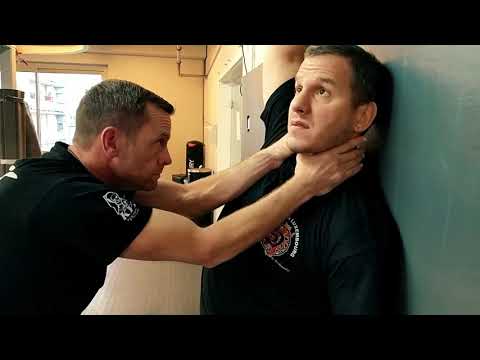TOW #53 - Choke from the front against wall - Self-Defense - KML by kickyoufit