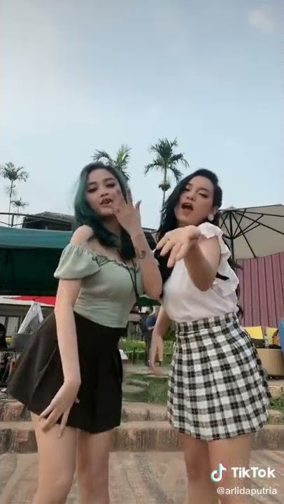 DUO MLETRE Arlida Putri ft Lala Widi.