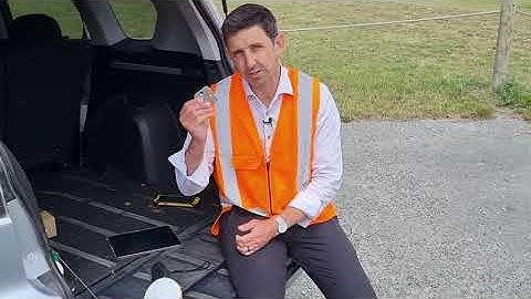 Attaching the Trimble Catalyst Handle Accessory Mounting Plate