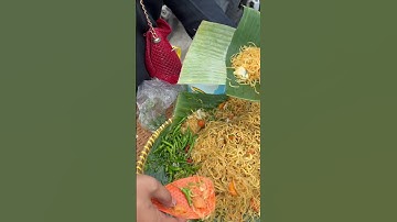 Mie goreng di bungkus daun pisang cuma 3 ribu
