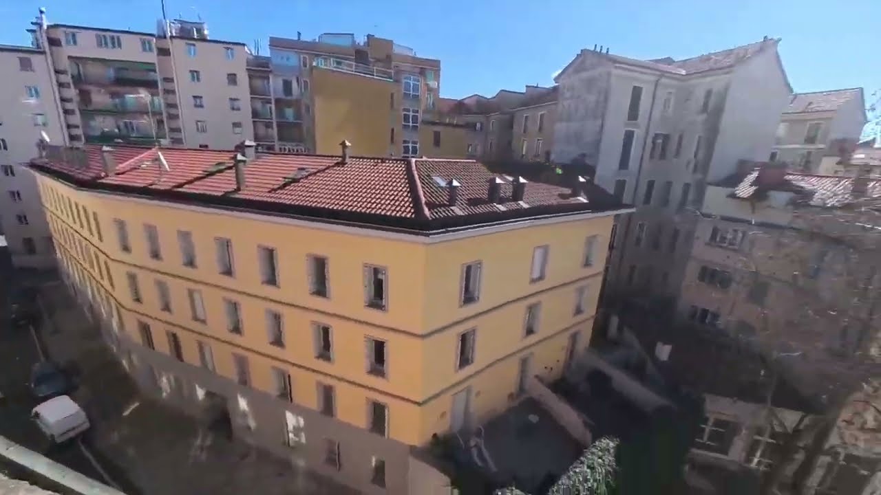 VIA MAGOLFA -  TRILOCALE CON GRANDE TERRAZZO E DUE BALCONI