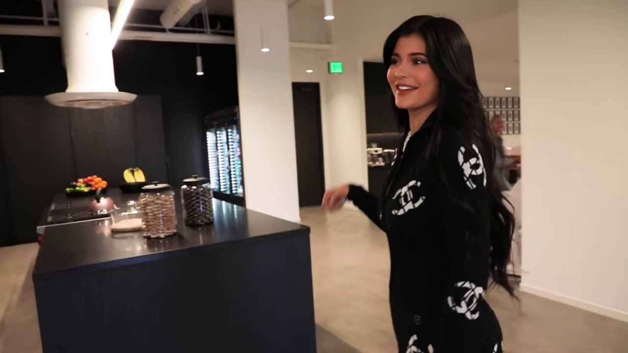 Kylie Jenner's Office Tour - YouTube