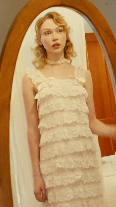 Be honest… am I overdressed? My music video for Vegas Venetian is out on my YouTube 💌