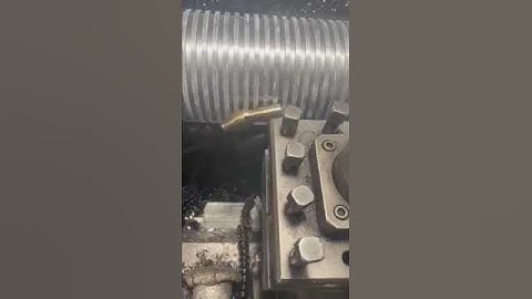 gia công trục vít me chạy răng trên máy tiện cơ