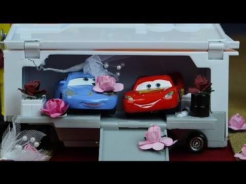 Disney CARS Toys Lightning McQueen dreams about a Wedding with Sally