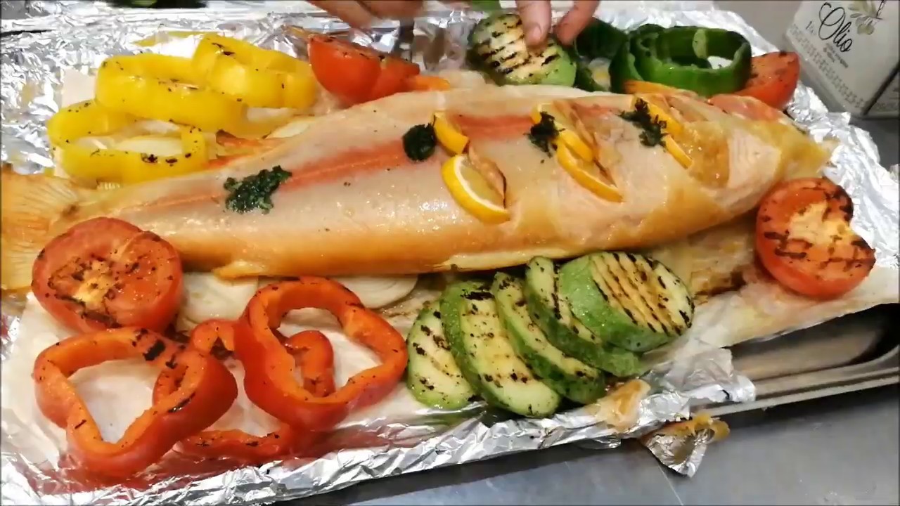 Готовим легко: янтарная форель с овощами гриль - YouTube