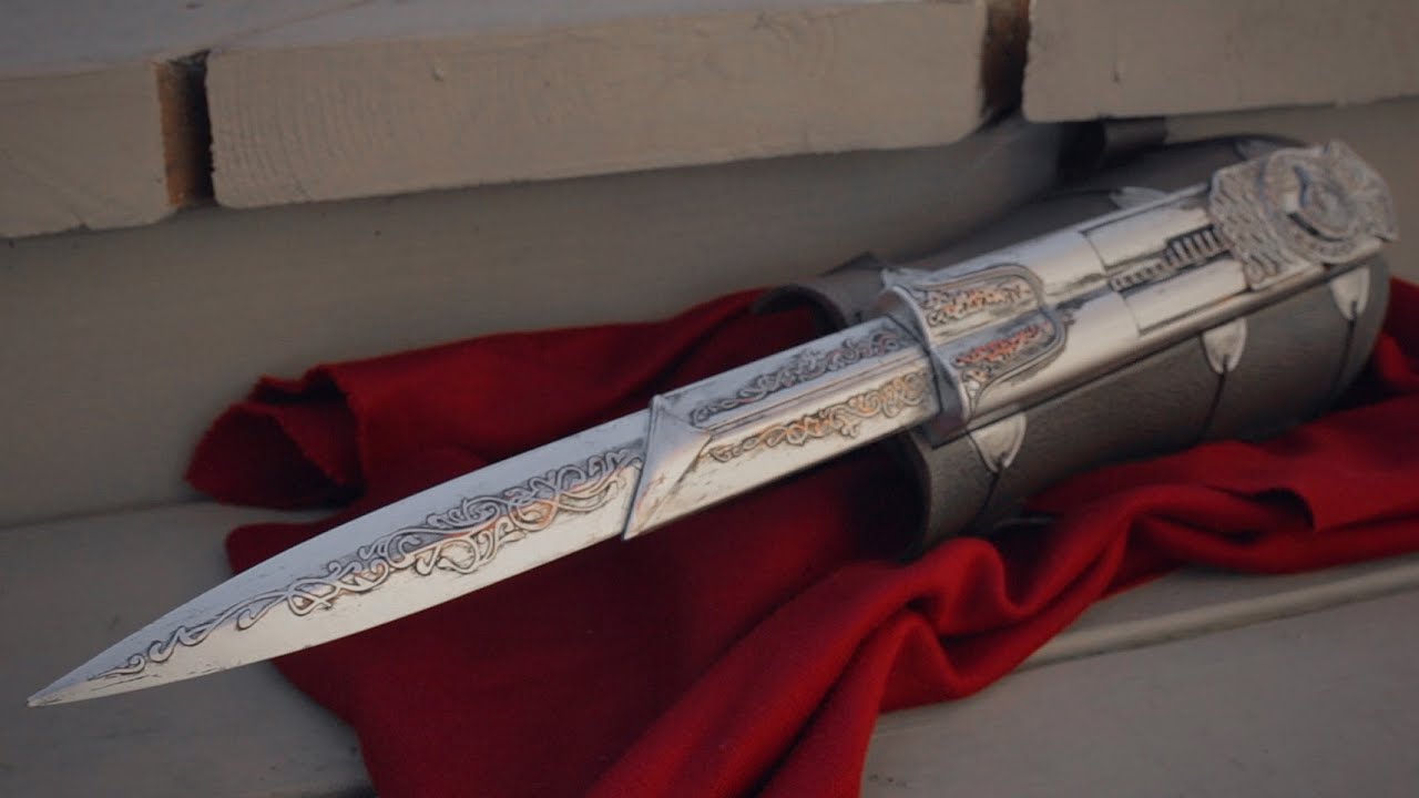 Assassins Creed Ezio Auditore Hidden Blade Youtube 