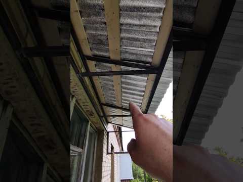Крыша на балкон последнего этажа в Москве/Ремонт крыши балкона/Козырек над балконом #shortsvideo