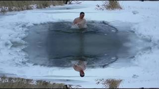 Закаливание. Моржевание.Плавание в ледяной воде.Hardening. Winter swimming. Swimming in ice water.
