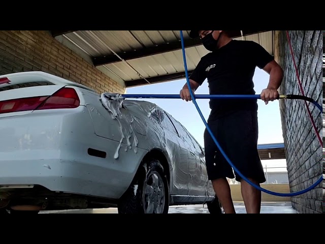 Se puede limpiar el coche con un estropajo? - GarageDetail