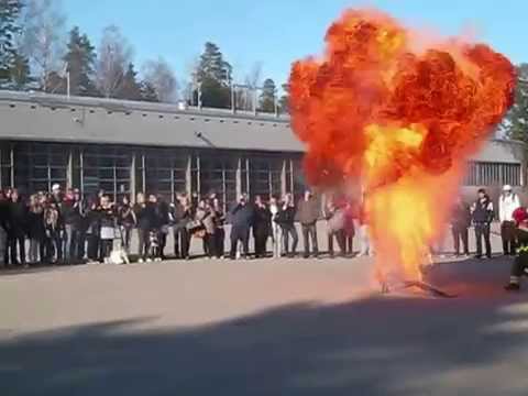 Video: Oikea Tapa Levittää Hajusteita