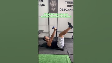 Abdominal supra com perna estendida segurando um kettlebell - prof. Matheus Gomes