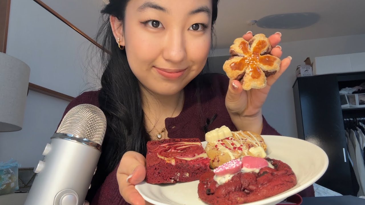 ASMR | Valentine’s Day Theme Cookies Mukbag 🍪🌹❤️ Soft speaking & Eating mouthsounds 