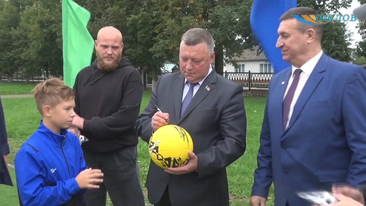 Новая мини-футбольная площадка - YouTube