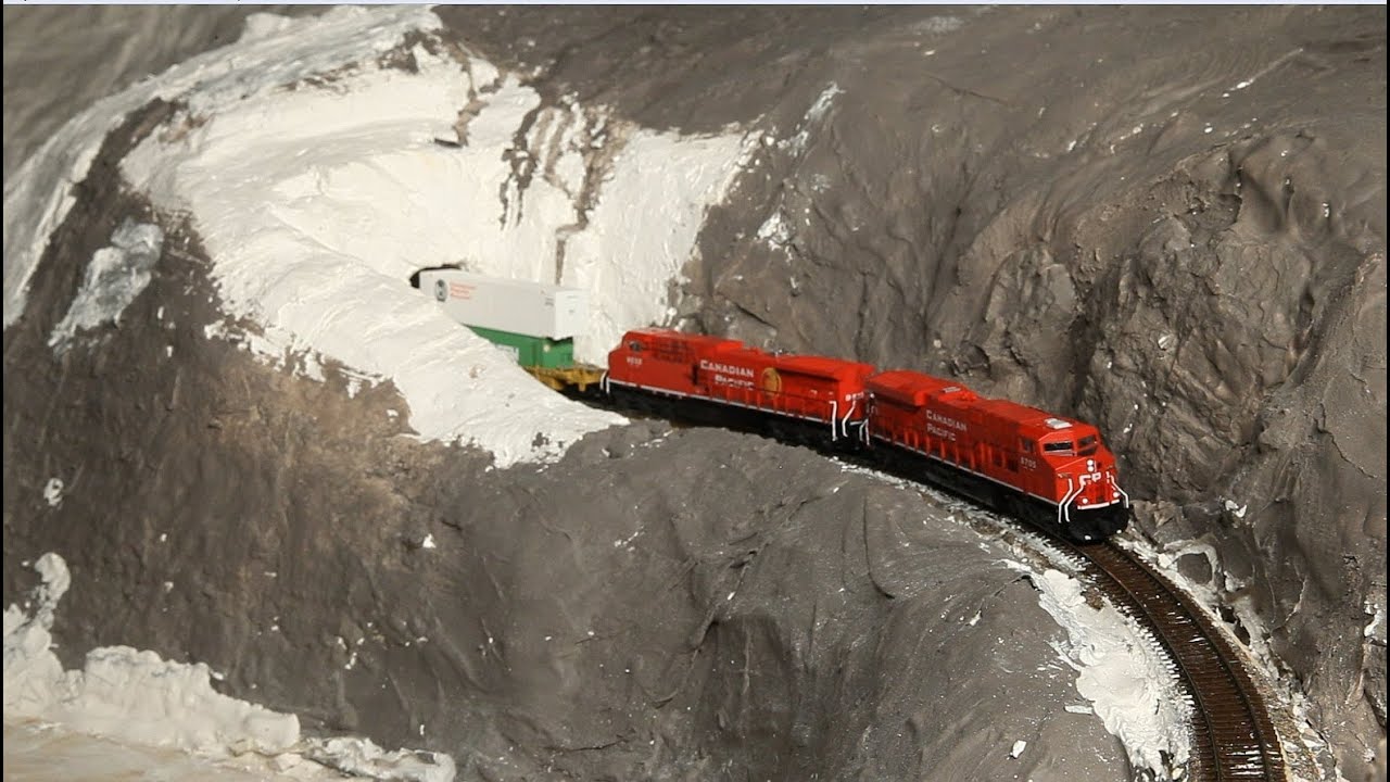 Time travel: Westbound intermodal at Labarthe tunnel