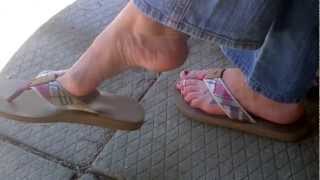 Flip Flop Dangle Girl