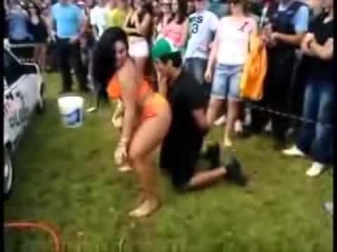 Hay Mi Madre Miren lo que Hace esta Novia Celosa en Pleno Show