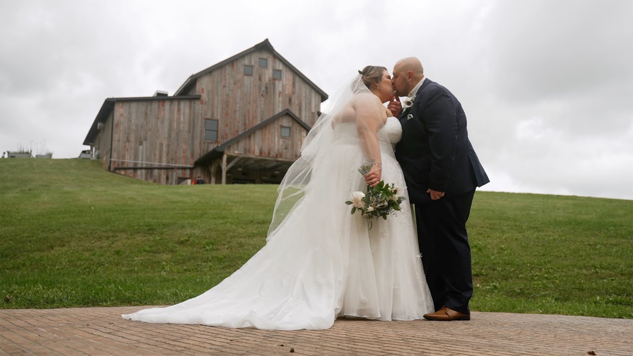 Iowa Wedding | Erich + Kadie | Rapid Creek Cidery | Iowa City, Iowa | Sneak Peek