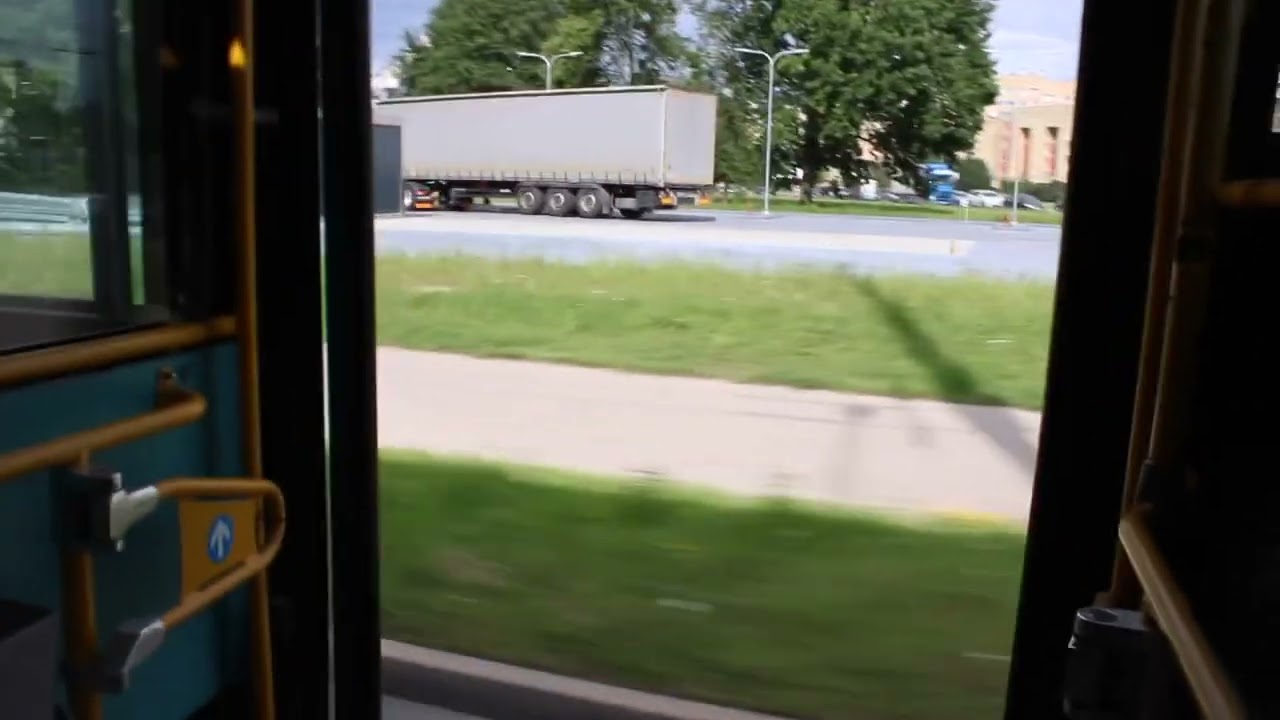 Back doors get stuck open on a Den Oudsten B93!