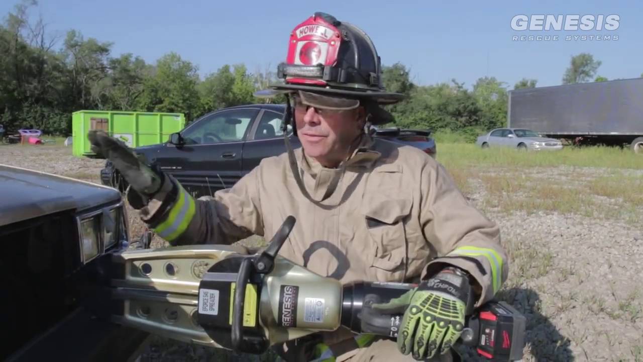 GENESIS | Maniobra para abrir cofre de un automovil