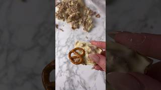 Would you try this white chocolate pretzel bark?😍 Would you try this white chocolate pretzel bark?😍