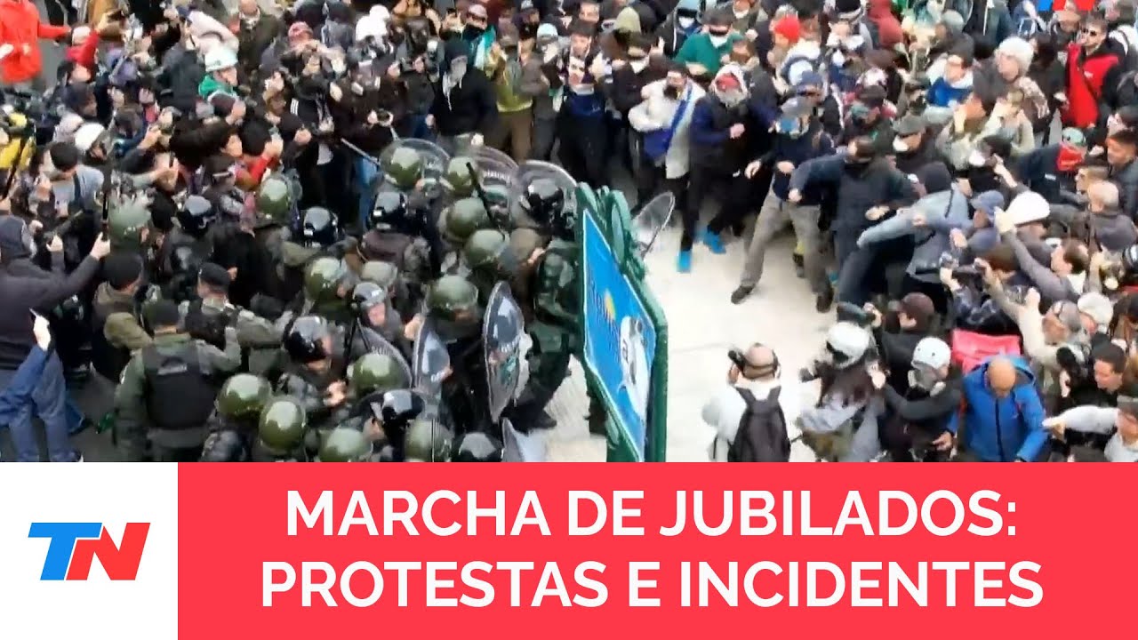 MÁXIMA TENSIÓN EN EL CONGRESO: Empujones, protestas e incidentes en una nueva marcha de jubilados