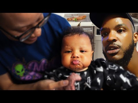 4 month old baby starting solids 😱