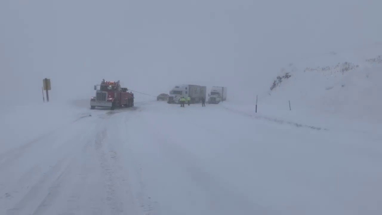 Oregon Winter Weather: Traffic Accidents Force Highway Closures - YouTube