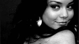Vanessa Hudgens - Sneakernight (DOWNLOAD !)