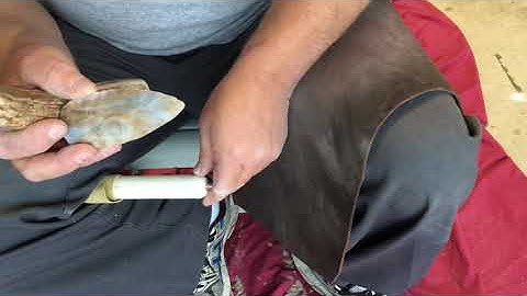 Flintknapping a Flint Ridge biface 4/6