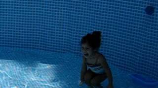 Gaby Bañando Done Julia