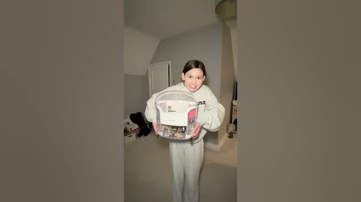 My daughter‘s Christmas haul #jonathanjoly #shorts #haul ￼