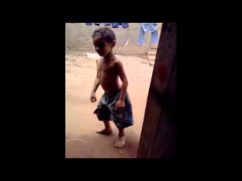 Menino dançando forró   Muito engraçado kkk