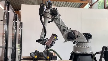 Robot CNC milling fiber reinforced thermoplastics CEAD - Flexbot Hybrid Manufacturing